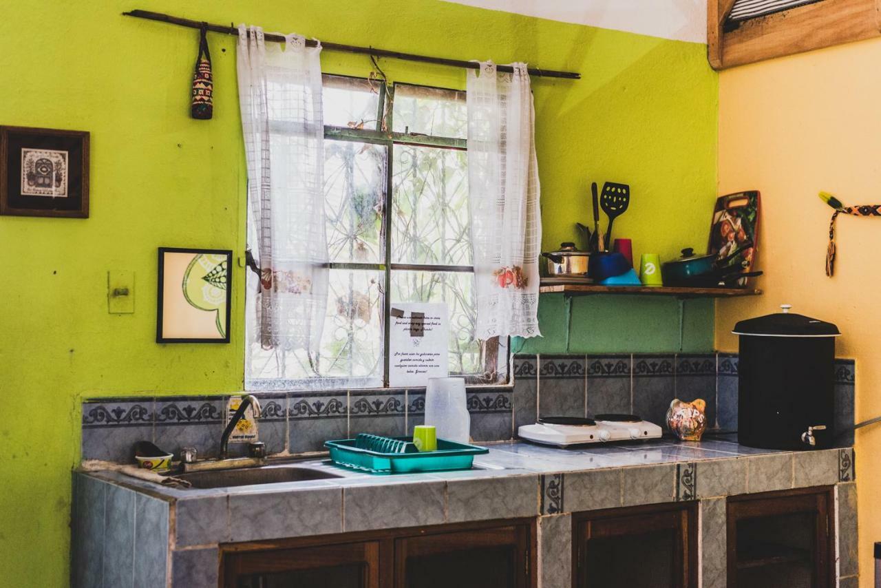 פלורס Ciao Cacao Hostel & Vegan Cafe מראה חיצוני תמונה