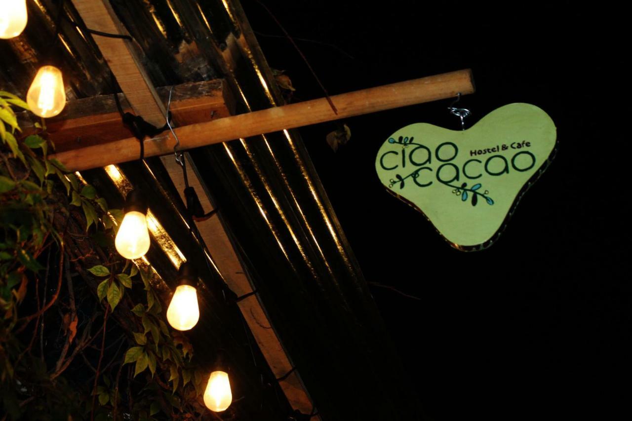 פלורס Ciao Cacao Hostel & Vegan Cafe מראה חיצוני תמונה